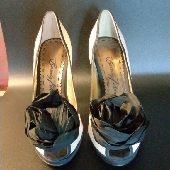 Beverly Feldman Peep Toe high heels - Picture 9 of 16